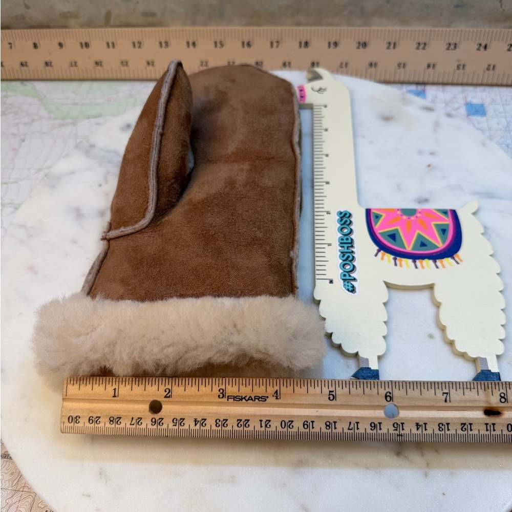 Minnetonka Brown Shearling Mittens - Picture 6 of 8